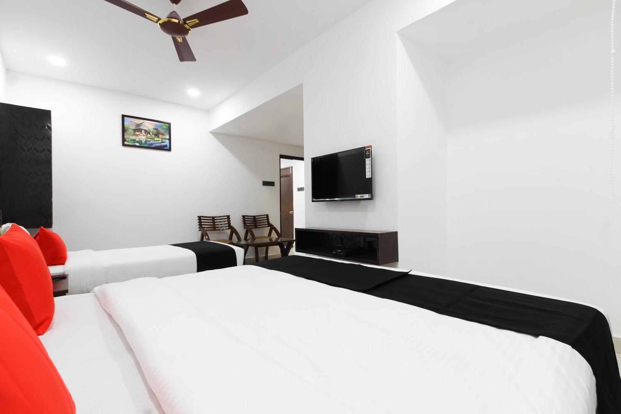 Super Mythri Hotel Near By Ecil, As Rao Nagar, Sainikpuri Maula Ali Buitenkant foto